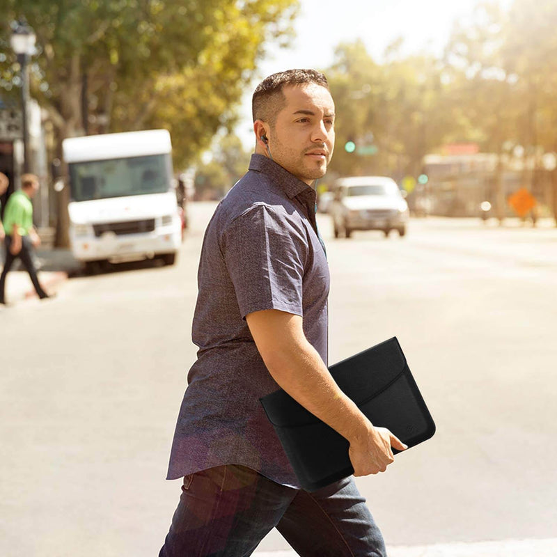 peotect your surface laptop on the go